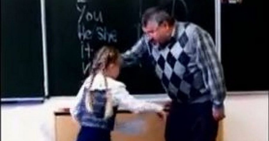 Ученик жестко трахает преподавателя на уроке музыки