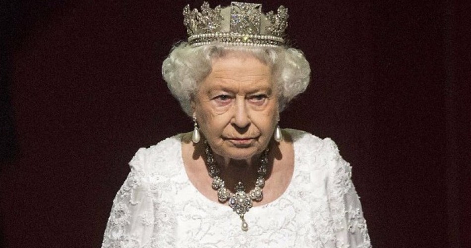 Saiba porquê que a rainha Isabel II pode conduzir sem 