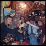 Johnny Depp apanhado a beber com modelos na Sérvia