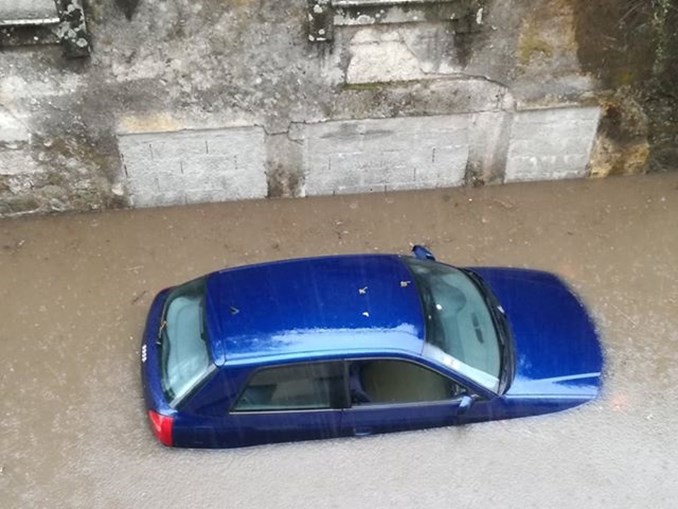 Chuva forte em Braga deixa carros submersos. Veja algumas imagens