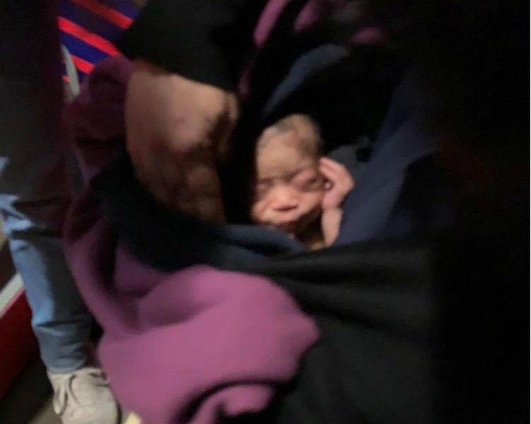 Reveladas novas fotografias do bebé encontrado no lixo, em Lisboa