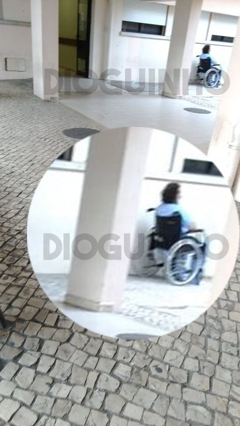 André Filipe fotografado em cadeiras de rodas no hospital