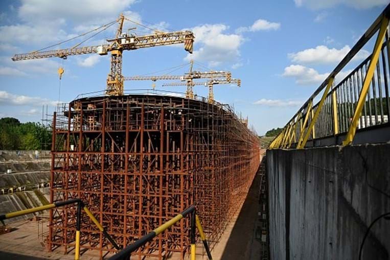 China constrói versão do Titanic a 1200 km do mar e vai permitir visitas