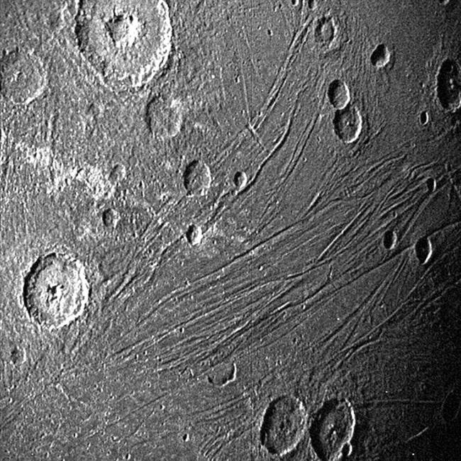 Nasa divulgou imagens de Ganimedes, a maior lua do Sistema Solar