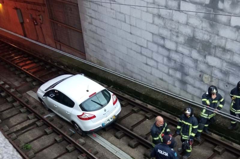 Condutor entra no túnel do Metro do Porto por engano e culpa GPS