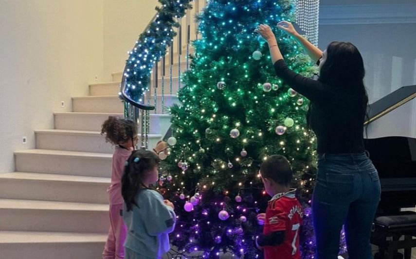 Georgina Rodriguez já fez a sua árvore de Natal com os filhos