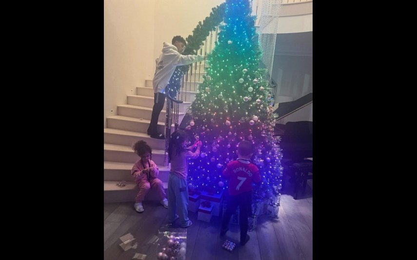 Georgina Rodriguez já fez a sua árvore de Natal com os filhos
