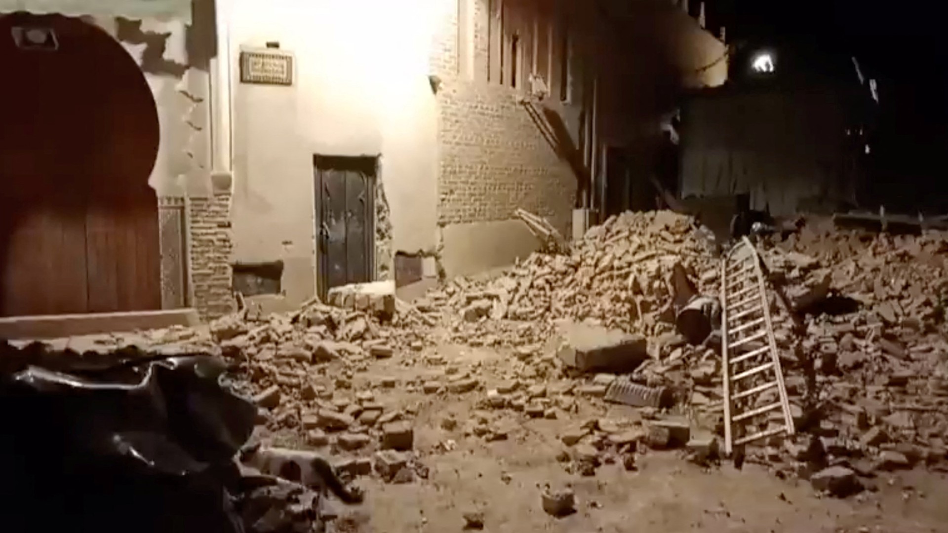 Novas imagens dos desastres provocados pelo sismo de magnitude 6,8 em Marrocos (FOTOS E VIDEOS)