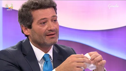 Em lágrimas, André Ventura revela: "Não consegui ir ao funeral dos meus avós" - Jornal Diário Online